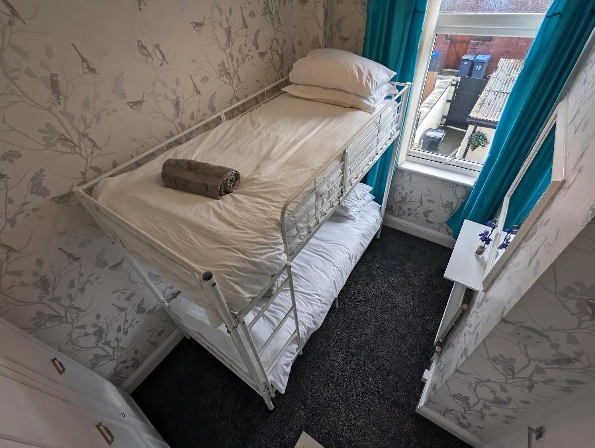 Moon Holiday Townhouse Free Parkingprivate Garden Blackpool United Kingdom