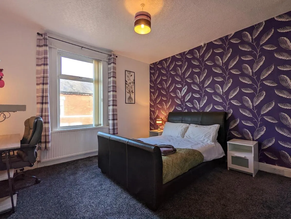 Moon Holiday Townhouse Free Parkingprivate Garden Blackpool