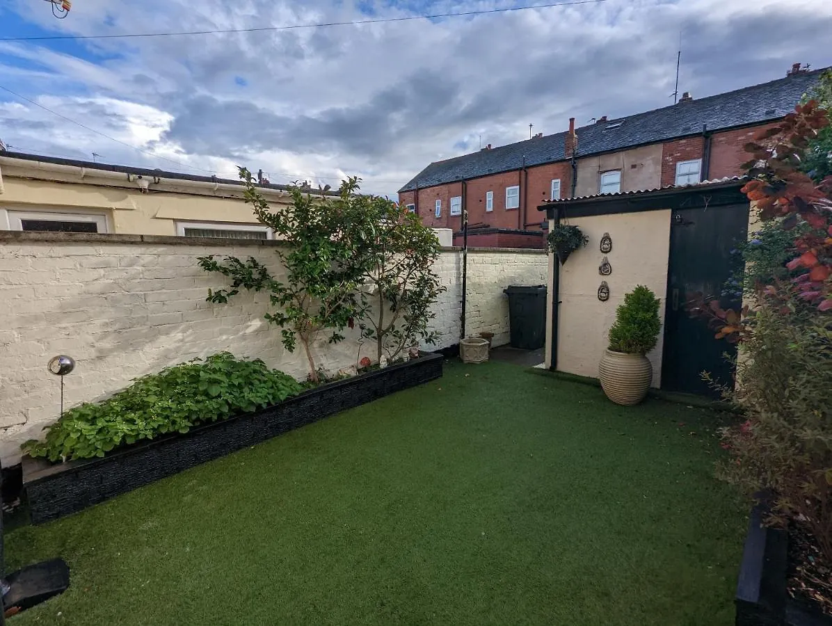 Moon Holiday Townhouse Free Parkingprivate Garden Blackpool Vakantiehuis