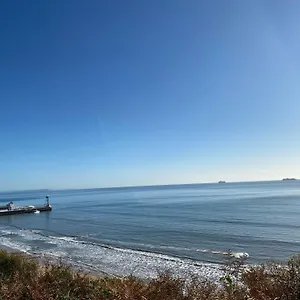 Beachfront Retreat 3 Bedroom 3 Bathroom Seaside With Free Parking , Bournemouth United Kingdom