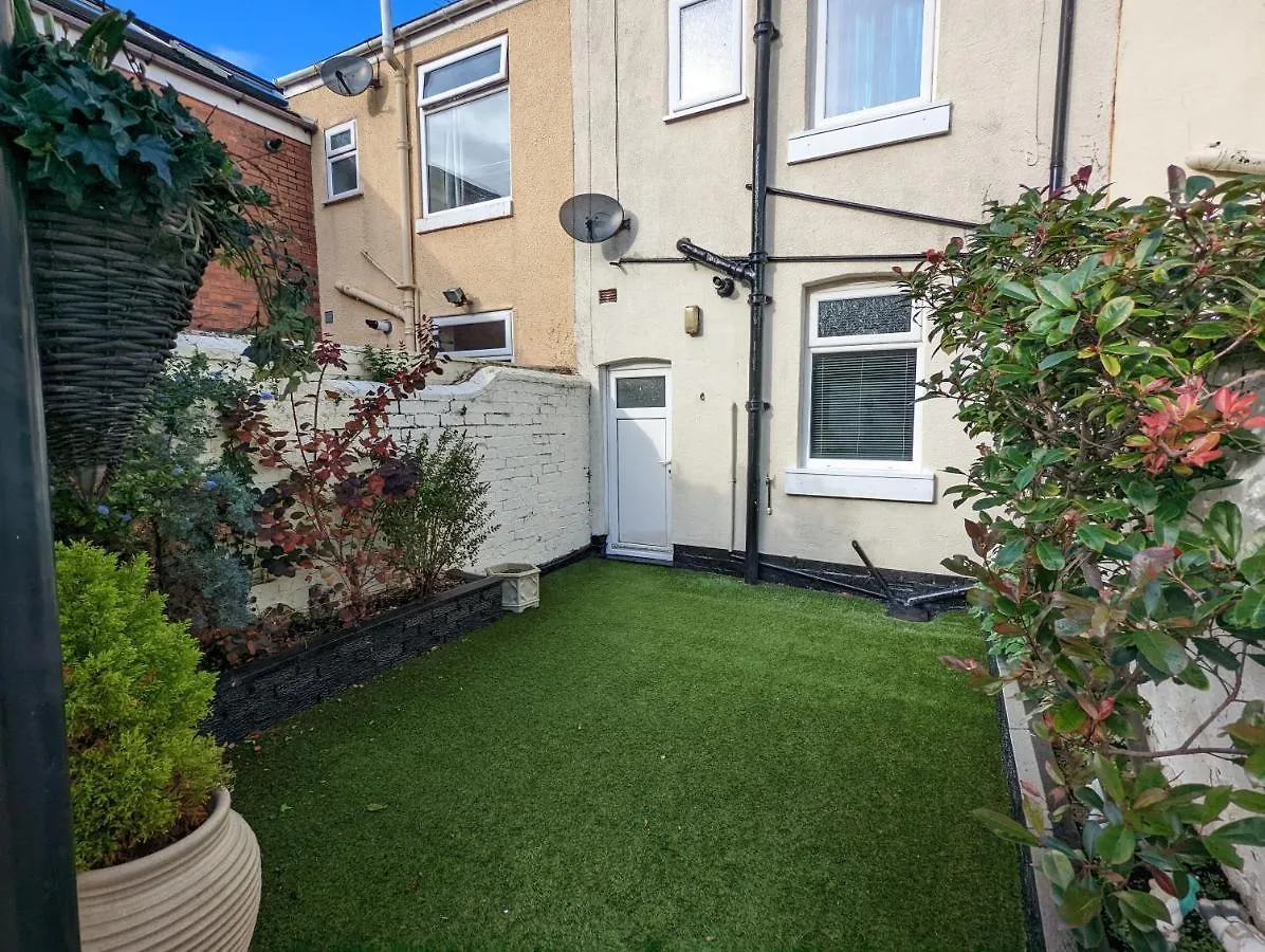 Moon Holiday Townhouse Free Parkingprivate Garden Blackpool